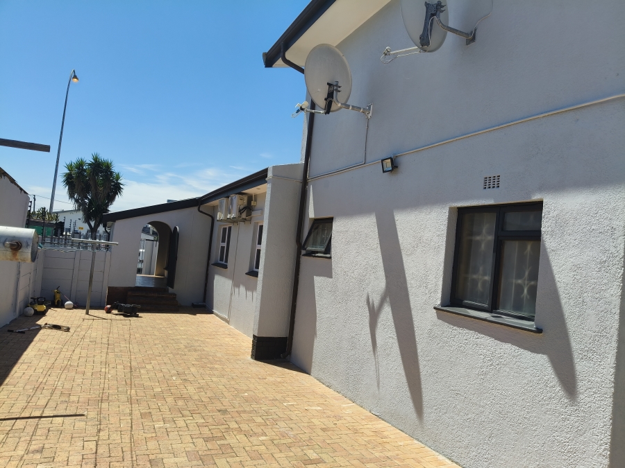 7 Bedroom Property for Sale in Cravenby Western Cape